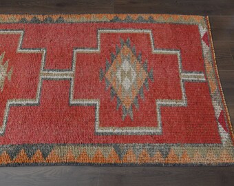 ピンクオレンジのトルコ製ランナーラグ：ヴィンテージウールの