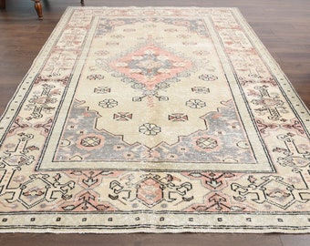 Vintage Turkish Wool Rug: Beige, Pink, Brown, Minimalist Decor (6'6x9'8 ft)
