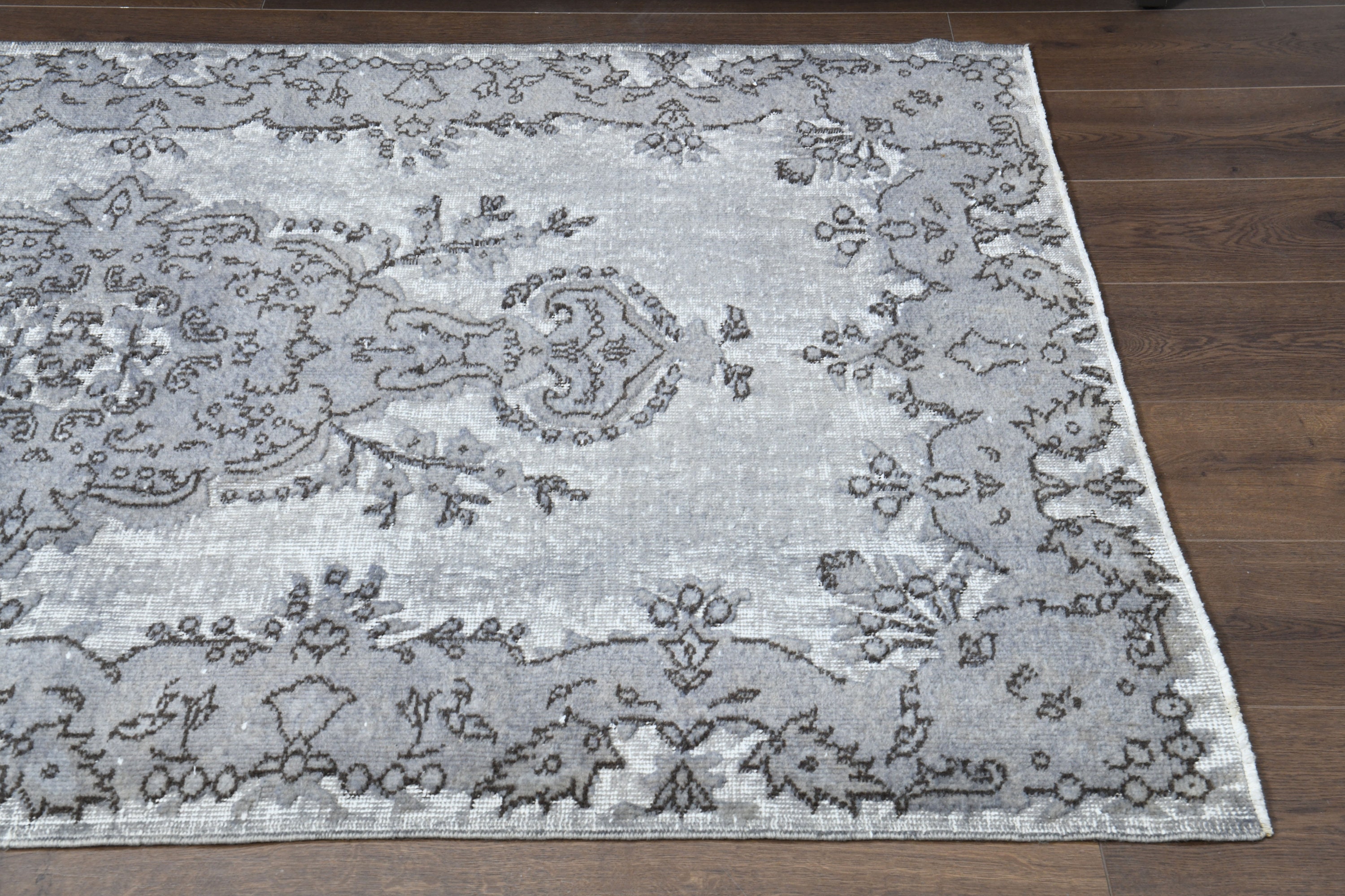 グレー花柄　ヴィンテージラグ　トルコラグ ヴィンテージトルコラグ：グレーの花柄風アンティークカーペット