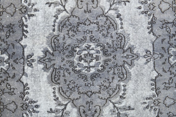 グレー花柄　ヴィンテージラグ　トルコラグ ヴィンテージトルコラグ：グレーの花柄風アンティークカーペット