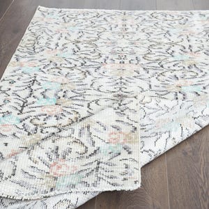 Neutral blommig turkisk matta: Vintage ullhallmatta (9x157 cm)