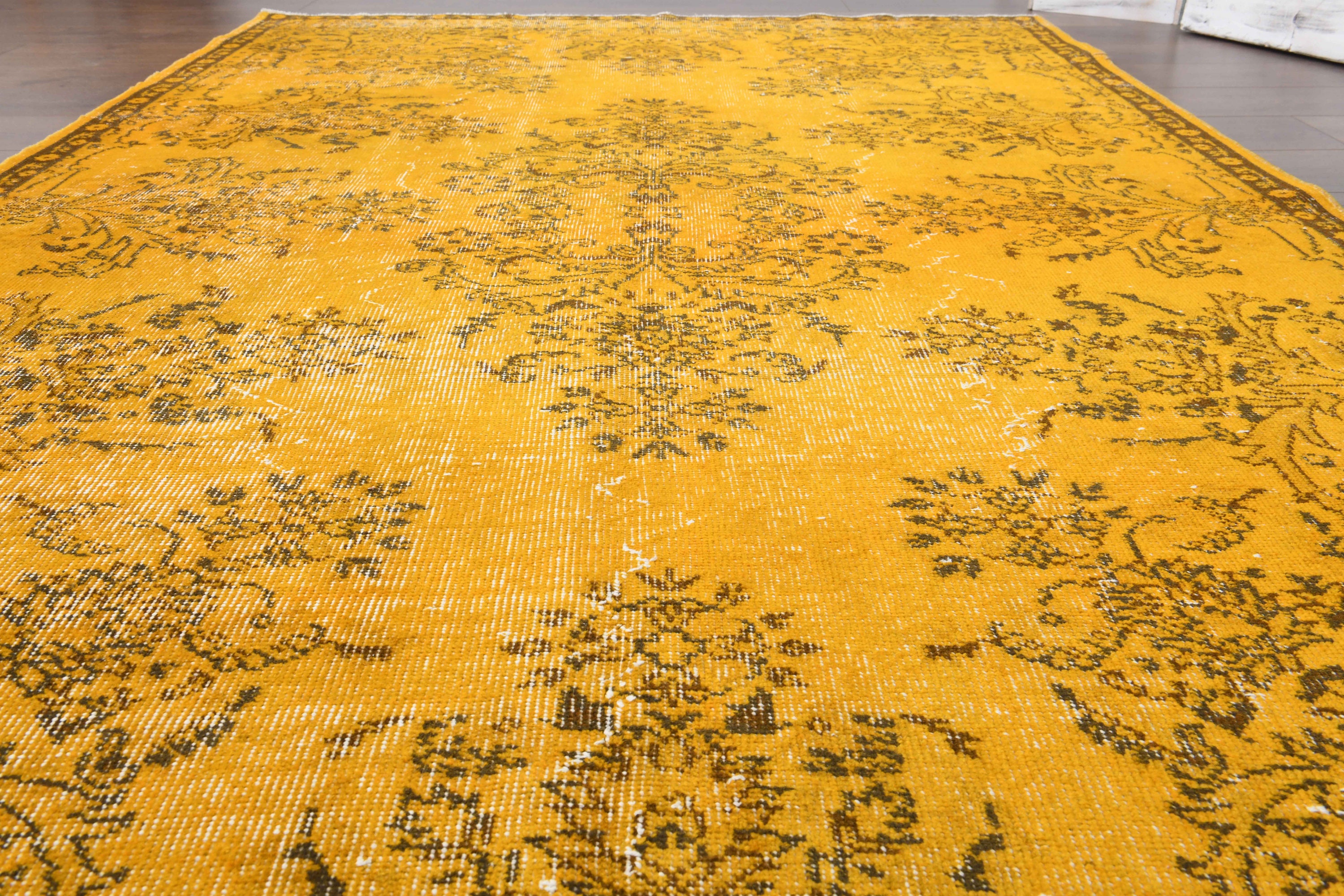 ヴィンテージトルコ製ウシャクラグ：ミニマリストなオレンジの装飾