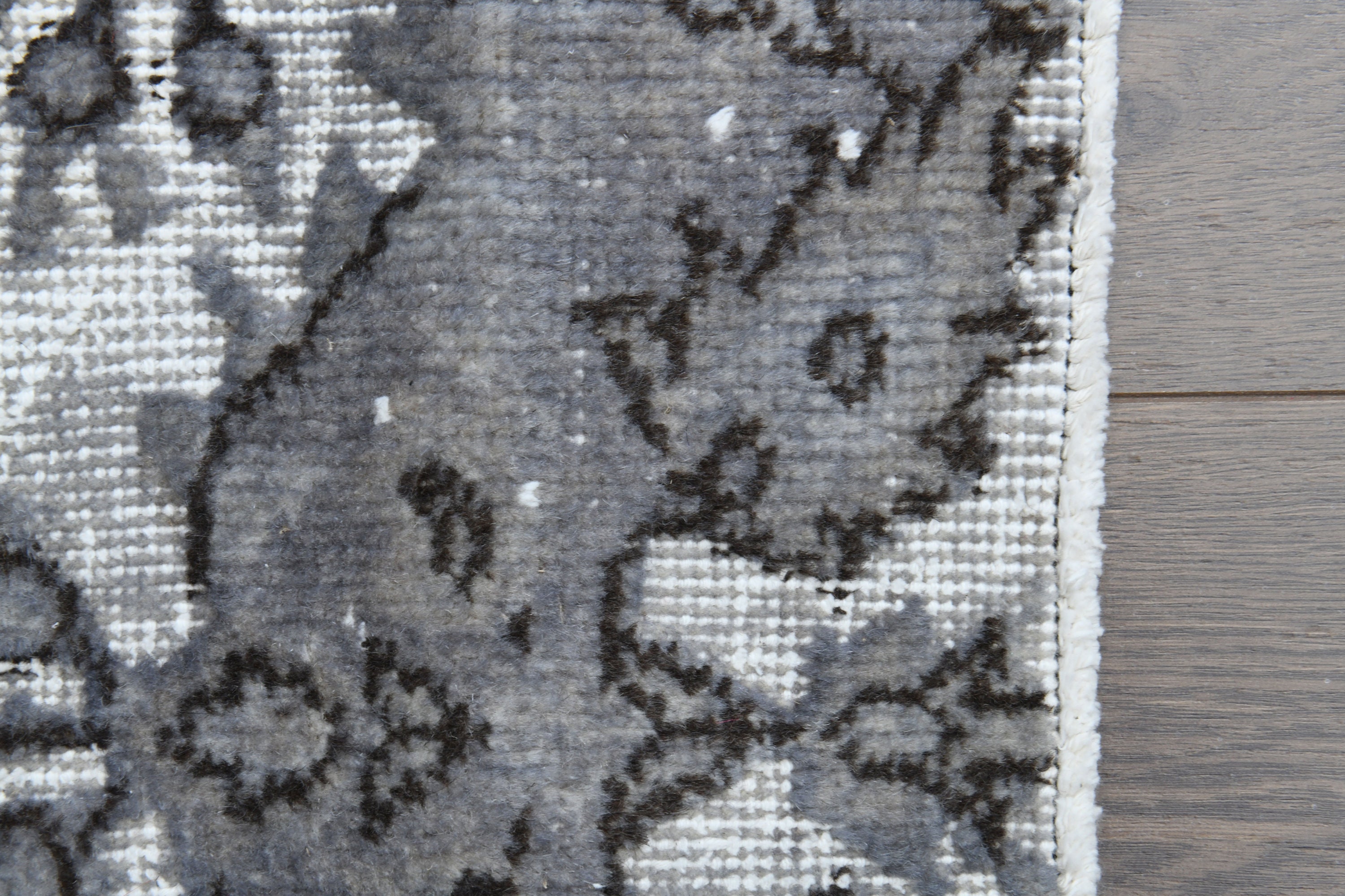 グレー花柄　ヴィンテージラグ　トルコラグ ヴィンテージトルコラグ：グレーの花柄風アンティークカーペット