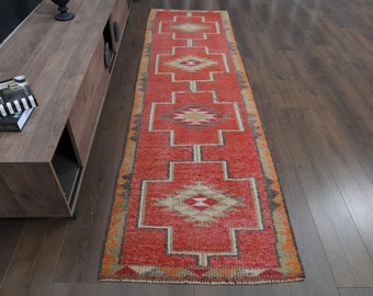 ピンクオレンジのトルコ製ランナーラグ：ヴィンテージウールの
