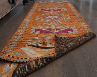 Alfombra turca vintage para pasillo: Decoración de escaleras en lana rosa y naranja (84 x 340 cm)