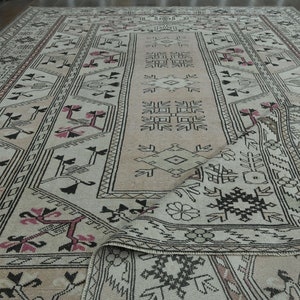 6&#39;7x9&#39;7 ft, NEUTRAL TURKISH RUG, Geometric Rug, Area Rug 7x10, Boho Rug, Living Room Rug, Luxury Area Rug, Home Decor Rug, Beige Brown Pink