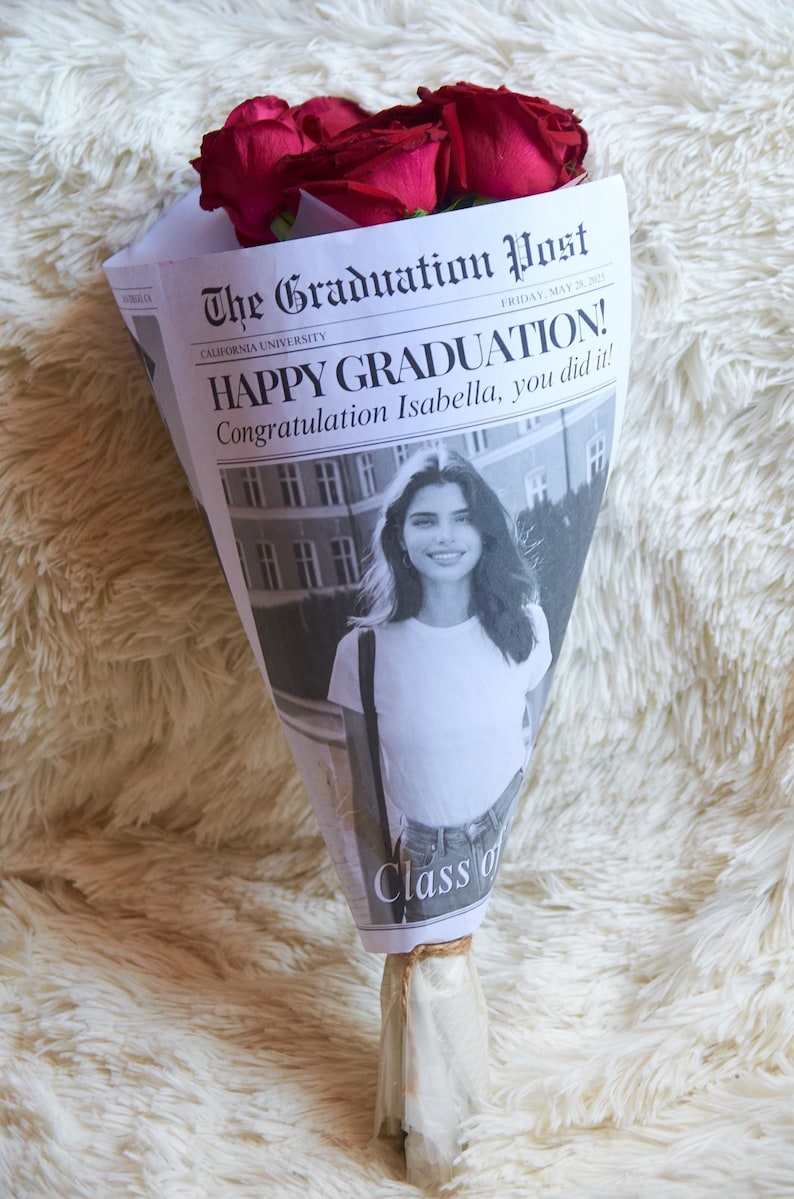 Abschluss Zeitung Blumenstrauß Wrap Vorlage (digitaler Download), Senior Geschenk für sie, 006 Bild 4