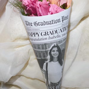 Abschluss Zeitung Blumenstrauß Wrap Vorlage (digitaler Download), Senior Geschenk für sie, 006 Bild 11
