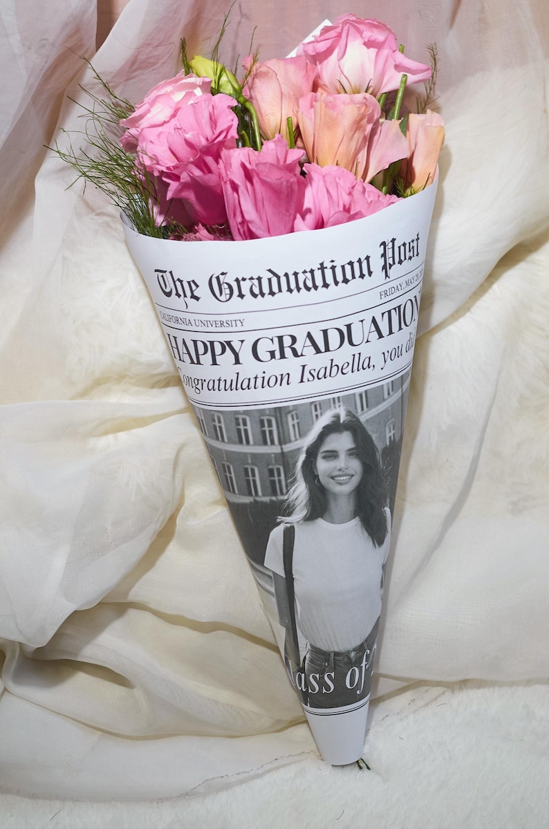 Abschluss Zeitung Blumenstrauß Wrap Vorlage (digitaler Download), Senior Geschenk für sie, 006 Bild 11