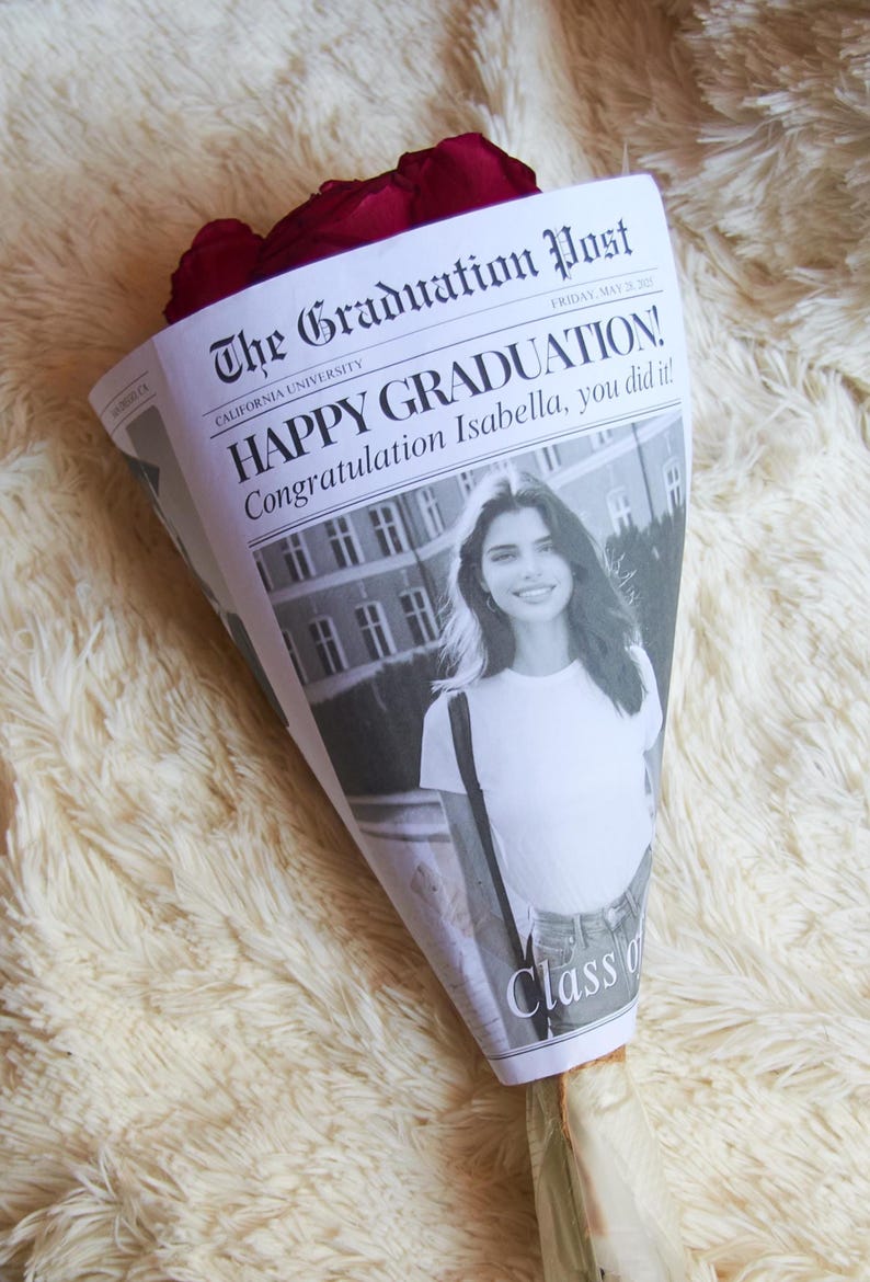 Abschluss Zeitung Blumenstrauß Wrap Vorlage (digitaler Download), Senior Geschenk für sie, 006 Bild 14