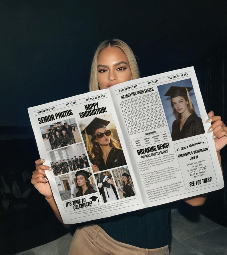 K&ouml;nnte beinhalten: Eine Person h&auml;lt eine Zeitung mit Inhalten zum Thema Abschluss. Die Zeitung enth&auml;lt Schlagzeilen wie "Senior Photos", "Happy Graduation!" und ein Abschluss-Wortsuchr&auml;tsel. Bilder von Absolventen in H&uuml;ten und Roben sind ebenfalls zu sehen.