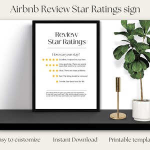 Puede incluir: Un cartel imprimible con marco negro y fondo blanco. El cartel tiene el texto "Review Star Ratings" y una sección titulada "How was your stay?" con cinco estrellas y una descripción para cada calificación de estrellas. El cartel está sobre una mesa con una planta en maceta y un soporte de metal dorado.