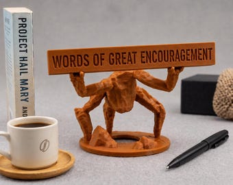 Project Hail Mary Rocky-figuur met aangepast bord – Gepersonaliseerde 3D-geprinte scifi-bureaudecor, Andy Weir Book Lover-cadeau