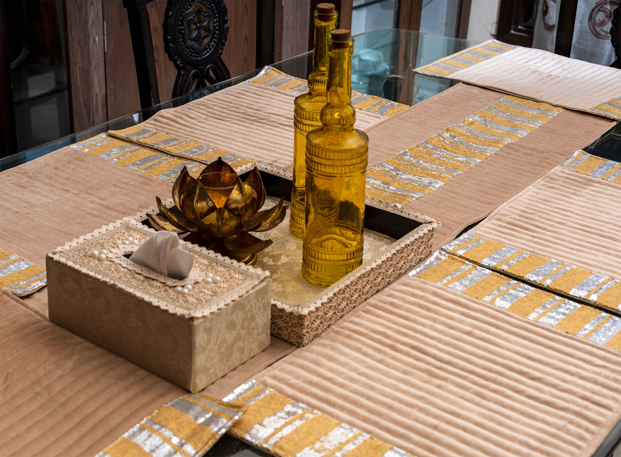 Vivid Deccor - Table Runner à Bordure Paillettes en Argent Doré avec 6 Tapis de Table Velours | (18x