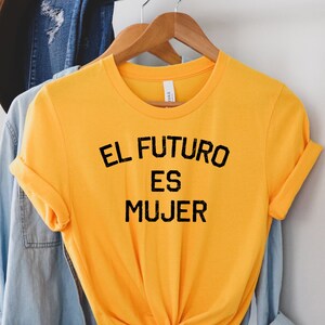 El futuro es mujer shirt online