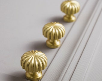 Flower Shape Solid Brass Cabinet Knobs, Kitchen Pulls, Drawer Knobs,Replacement Door Handles,Symmetric Figure Handles,Pumpkin Knobs,Copper