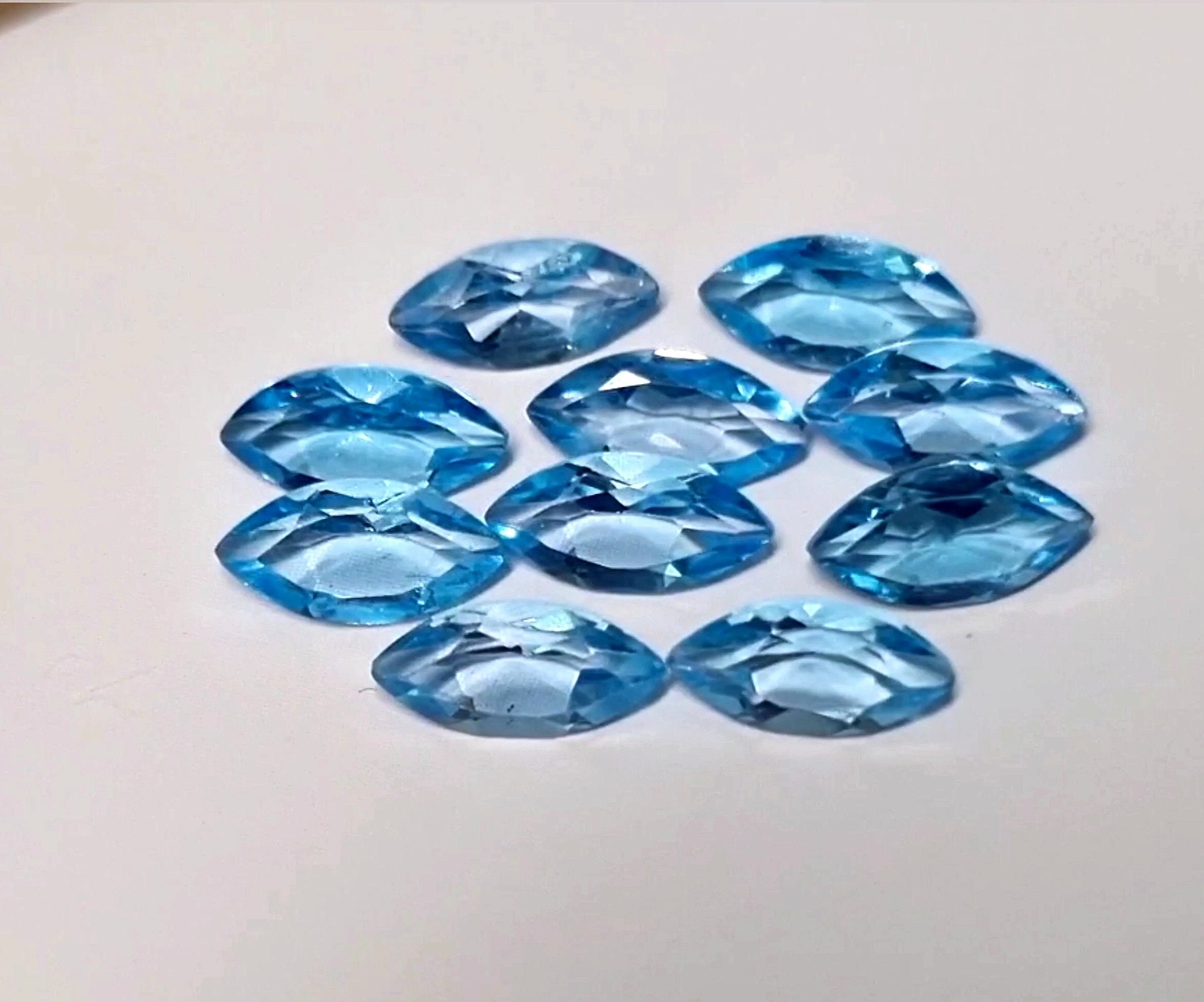 Pierres précieuses en vrac de topaze bleue mystique de