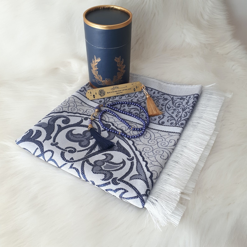 Dark Blue Prayer Mat and Tasbeeh  Gift Set - Islamic Prayer Mat - Great Ramadan Gifts -Sajadah - Eid Mubarak Gift - Rug Gift- Ramadan Gift Set