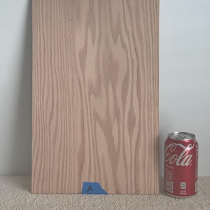 Panel de madera maciza de roble rojo de 1/8&quot; de espesor. Lijado final con tambor de grano 220. Perfecto para volutas, incrustaciones, forja luminosa y muchos usos artesanales.