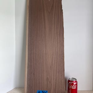Panel de madera maciza de nogal de 5/16&quot; de espesor. Lijado final con tambor de grano 220. Ideal para volutas, incrustaciones, forja luminosa y muchos usos artesanales.