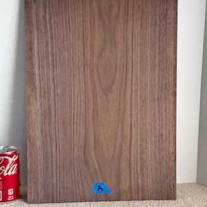 Tablero ancho de madera maciza de nogal de 1/8&quot; de espesor. Lijado final con tambor de grano 220. Perfecto para volutas, incrustaciones, Glowforge y muchos usos artesanales.