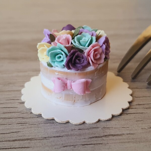 Dollhouse miniature cake, 1:12 scale, Hand made, dollhouse pastry, miniature dessert, cake for dollhouse, miniature food