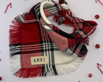 Kersthondbandana - gepersonaliseerde hondenbandana - aangepast naamplaatje - geruit - gerafelde bandana - rood flanel - vakantiehondbandana, huisdieren