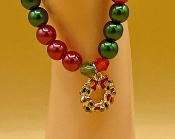 Red Green Pearl Wreath Stretch Christmas Bracelet