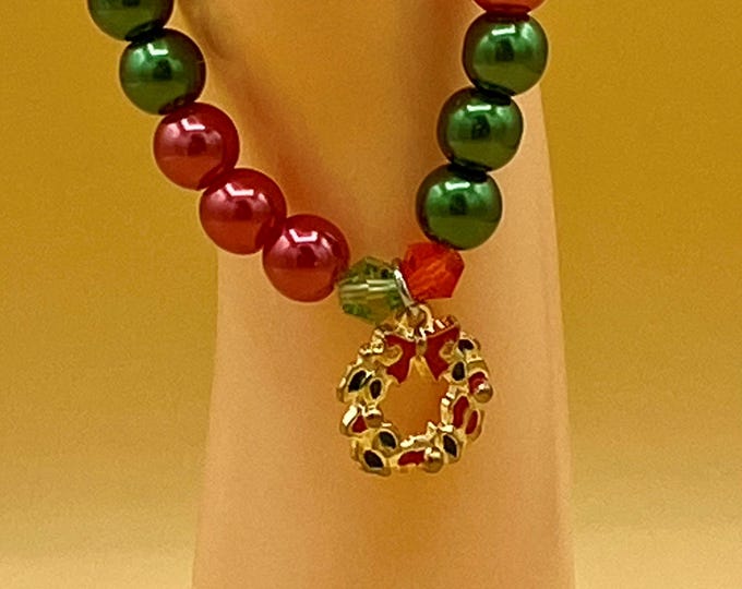 Red Green Pearl Wreath Stretch Christmas Bracelet