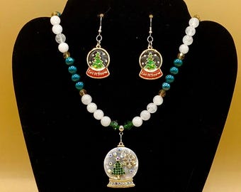 Christmas Snow Globe 3 Pc Jewelry Set Necklace, Earrings and Bracelet Magnetic Clasp