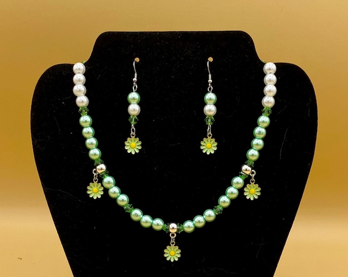 Green Daisy Necklace & Earring Set