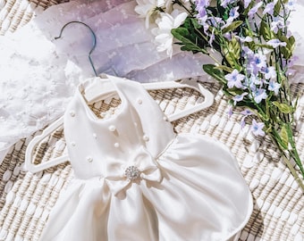 Weißes Satin-Hundekleid, Hochzeitsoutfit für Haustiere