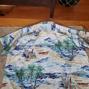 Hawaiian aloha print men's rayon short sleeve shirt. image 4