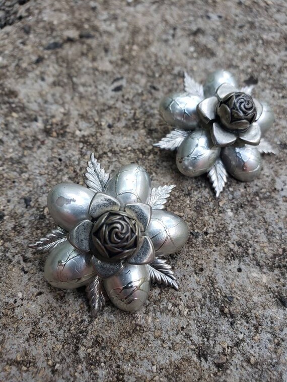 Silver rose flower burst clip retro earrings - image 1