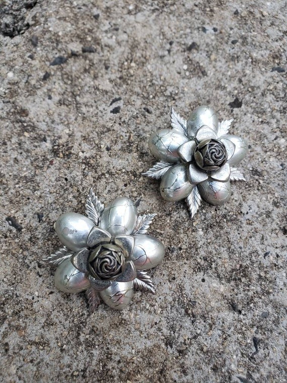 Silver rose flower burst clip retro earrings - image 4