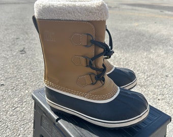 SOREL Yoot PAC Schneestiefel für Kinder. Schneestiefel der Größe 2. Sorel-Schneeschuhe.