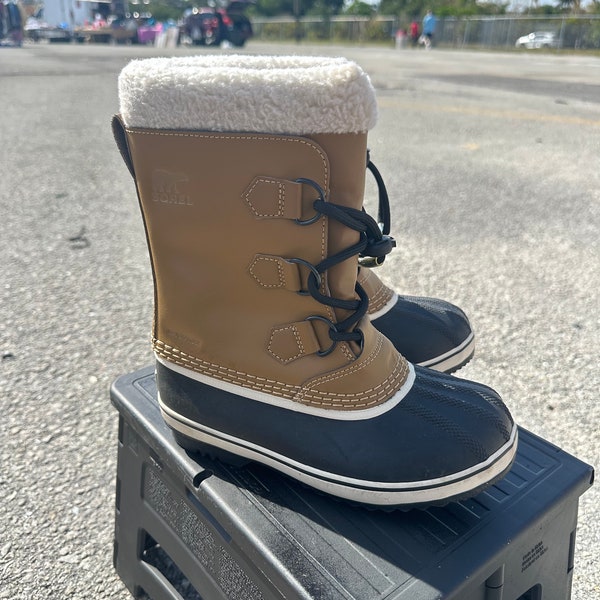 SOREL Yoot PAC Snow Boot for Kids. Size 2 snow boots. Sorel snow shoes.