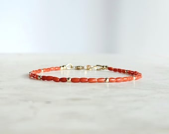 Armband aus Naturkoralle, 14 Karat vergoldet, 925er Sterlingsilber, handgefertigt, natürliche Tiefseekorallenperlen, minimalistisches rotes Armband