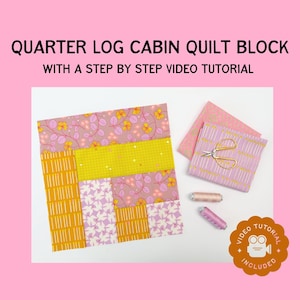 Könnte beinhalten: Ein Viertel-Log-Cabin-Quiltblock mit Blumen-, Gitter- und Strichmustern in Gelb, Rosa und Weiß. Enthält Stoffstücke, eine goldene Schere und zwei Garnrollen. Der Text lautet: QUARTER LOG CABIN QUILT BLOCK WITH A STEP BY STEP VIDEO TUTORIAL.