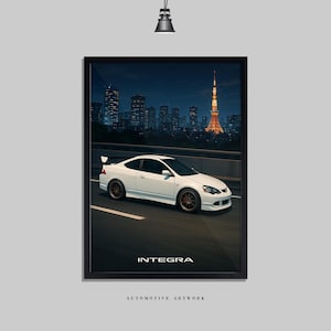 Könnte beinhalten: Weißes Sportwagen mit Spoiler, fährt nachts auf einer Autobahn. Das Bild zeigt das Wort "INTEGRA" und den Satz "AUTOMOTIVE ARTWORK" unten. Der Hintergrund zeigt eine Stadtlandschaft mit einem beleuchteten Turm.