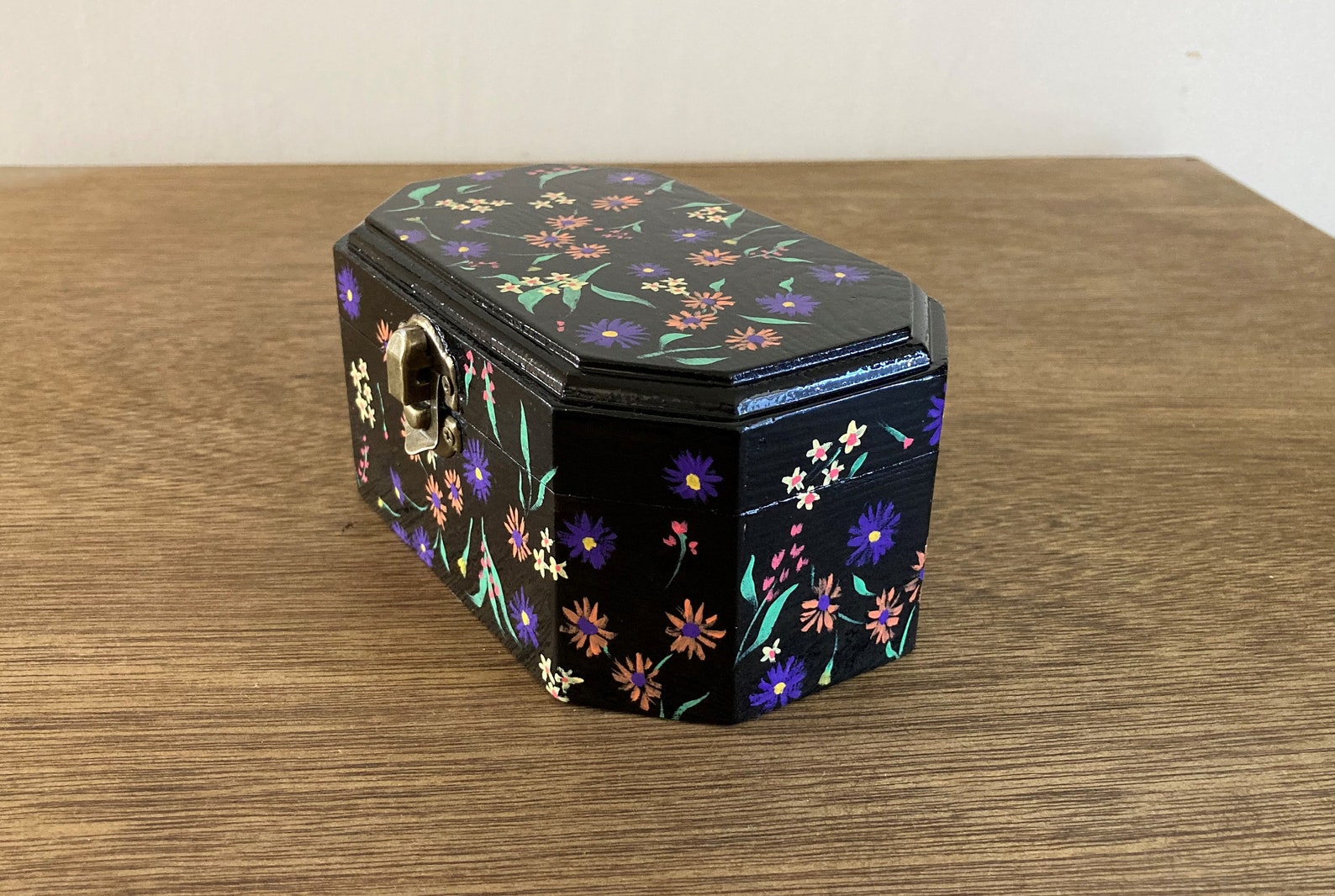 Bonita margarita púrpura floral pintado a mano caja de | Etsy