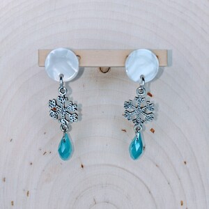 Antique silver colored snowflake earrings with white circle and light blue teardrop gems