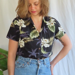 EVEKENNEDY Hawaii 80s Sunset Woman Black Shirts Personalized Custom Short Sleeve Shirt for Womens EVEKENNEDY Hawaii 80s Sunset Woman Black Shirts Personalized Custom Short Sleeve Shirt for Womens