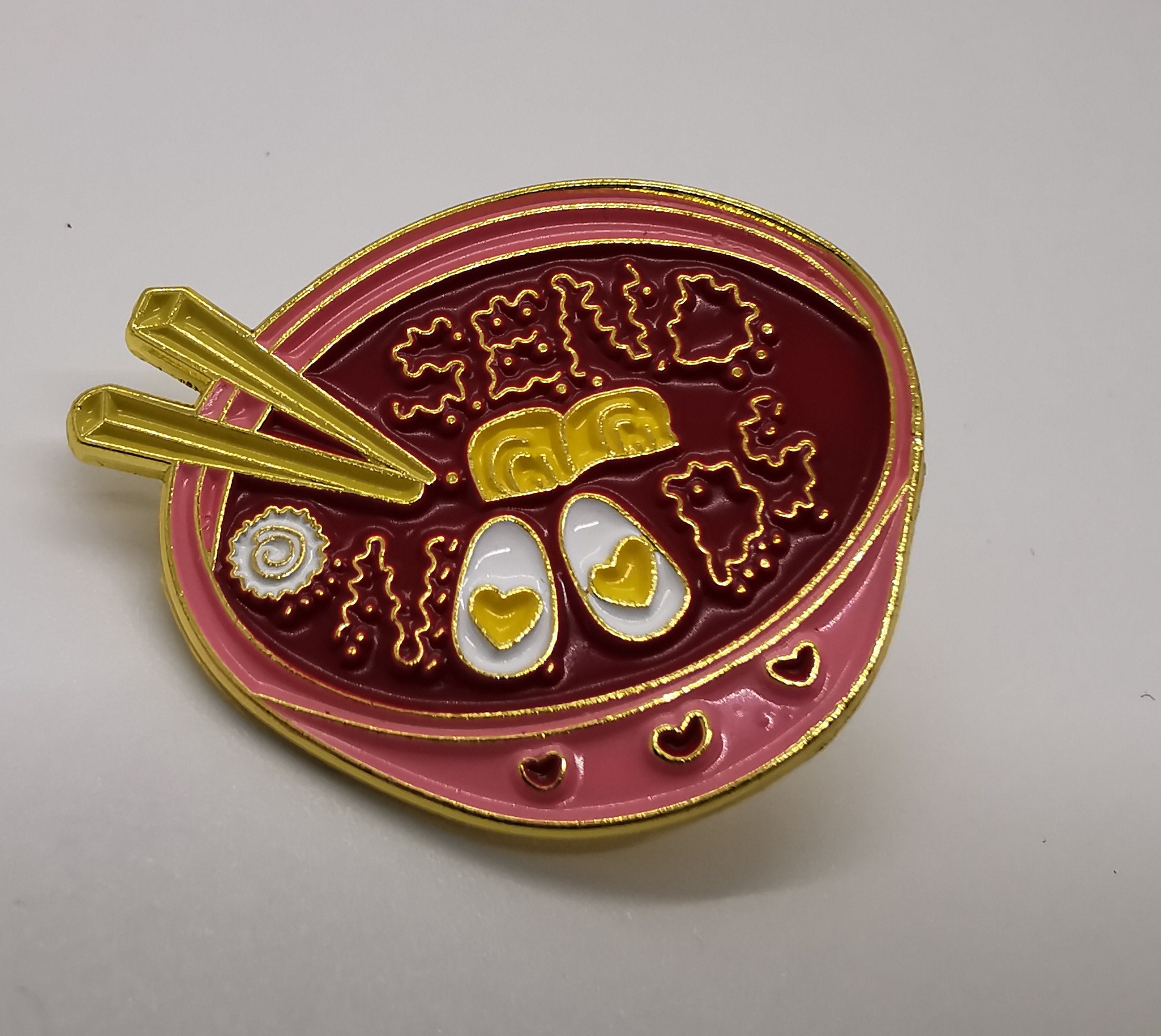 Judgmental Jesus i Saw That and Noodle Bowl send Noods Enamel Pins. Set