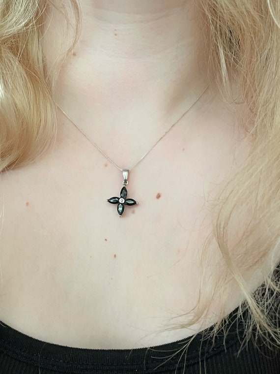 Minimalist gemstone onyx flower necklace 925 silve