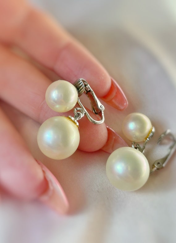 Vintage 1970s faux pearl clip on earrings, Marvell