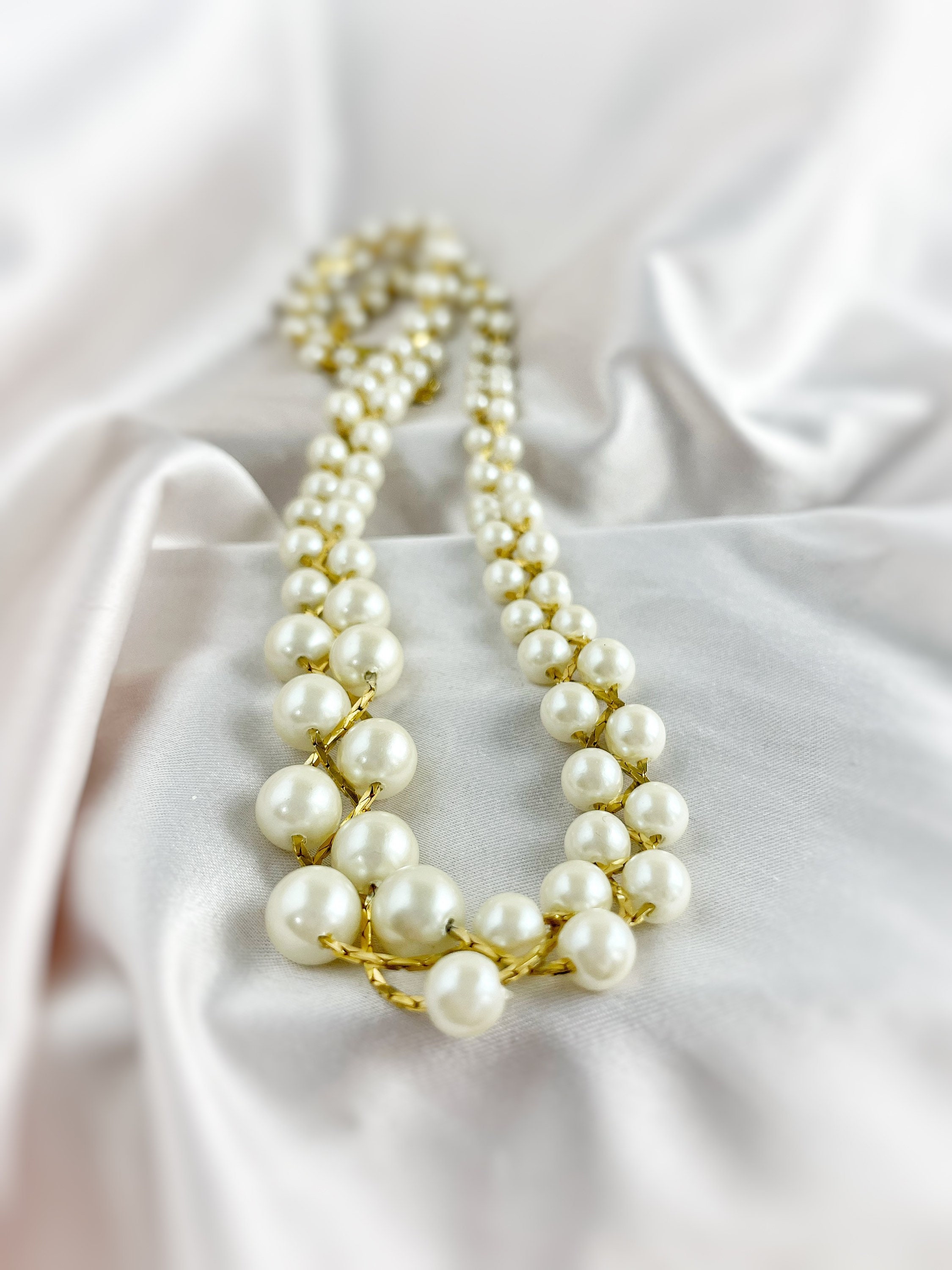 White pearls necklace for woman on silk hand knotted naturali - JoyElly