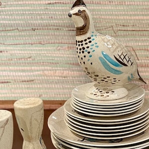 Louça Bob White de estilo moderno de meados do século XX, criada por Charles Murphy para a Red Wing Pottery.