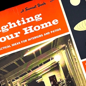 Decoración de los años 60. Iluminación para el hogar: ideas prácticas para interiores y patios. Un libro de Sunset. 1.ª edición.
