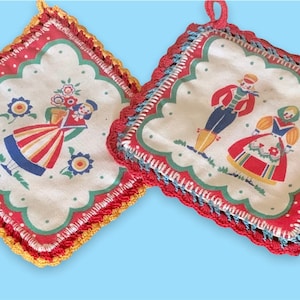Vintage handmade quilted & crocheted Swedish “Sverige” folk art design print pot holder set.